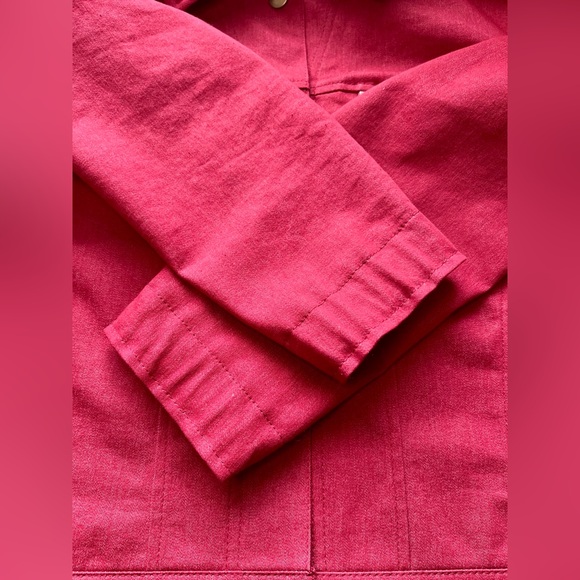 Maple leaf jean jacket, crafted from secondhand textiles, ladies' size XS S - Picture 12 of 16